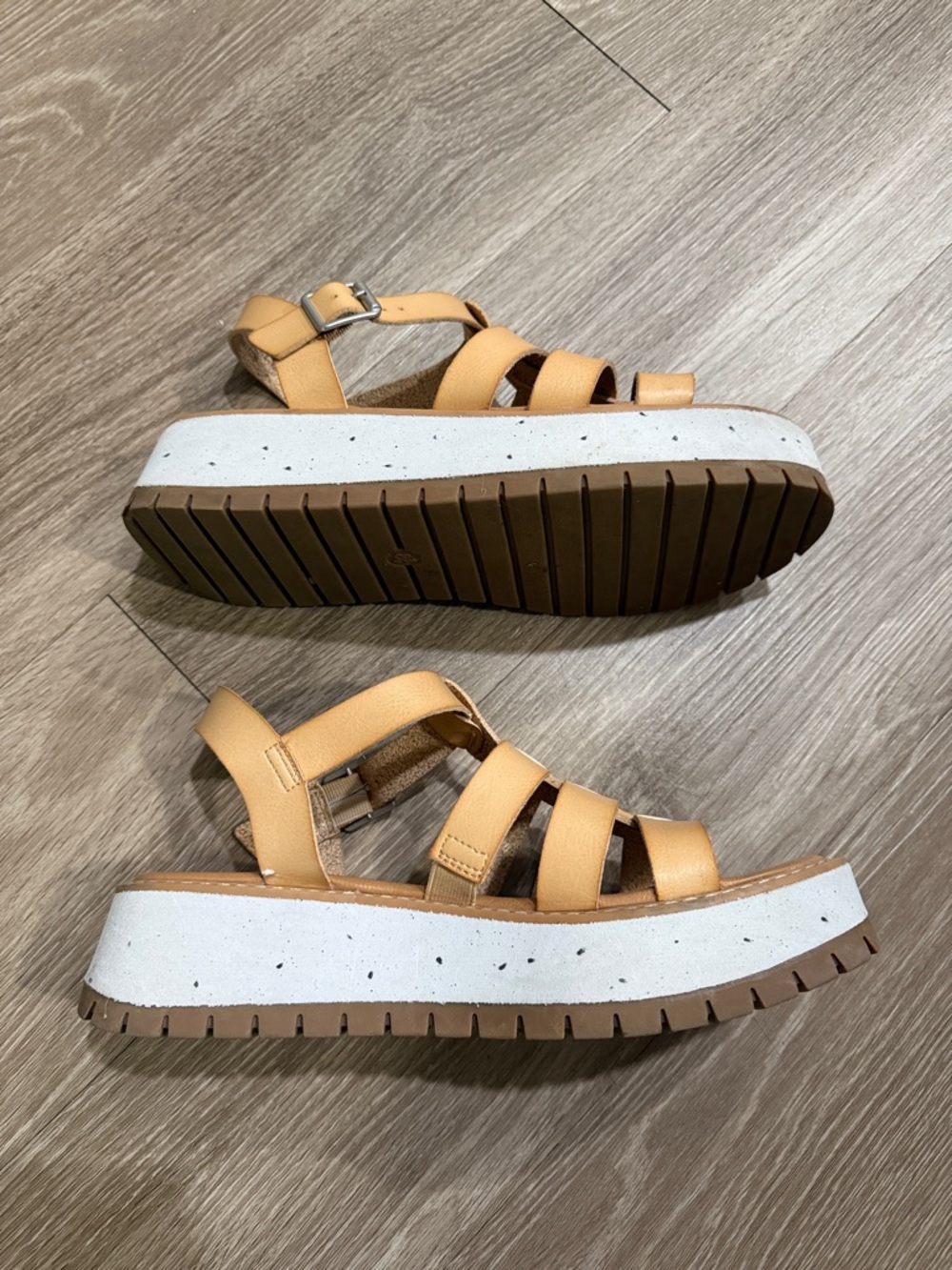 Universal Thread Platform Sandals - Picture 6 of 8